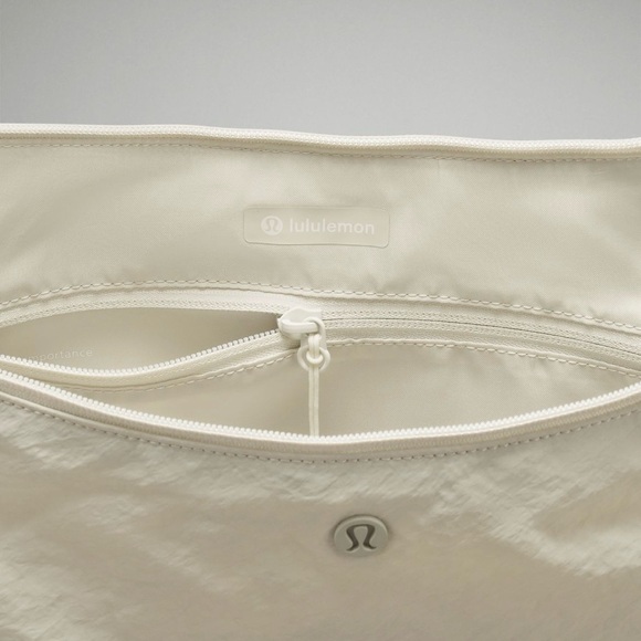 Lululemon Large Slouchy Sling Bag 13L NWT - Picture 5 of 12